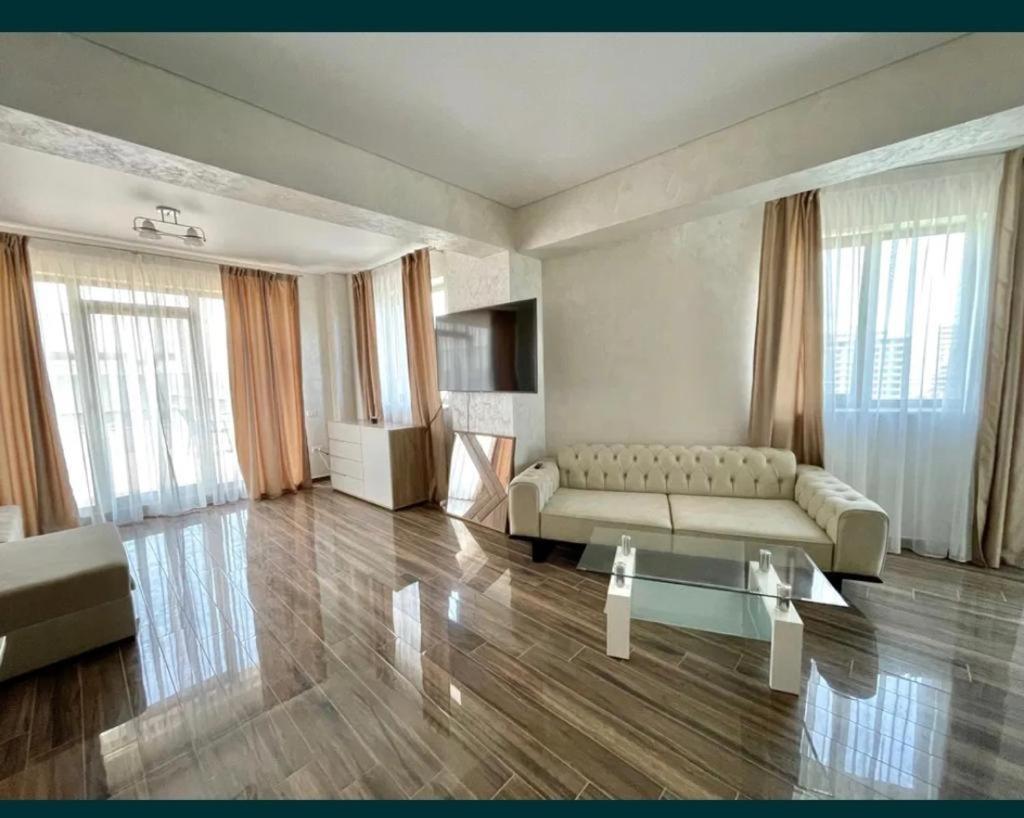 De Inchiriat Premium Twin , * Mamaia